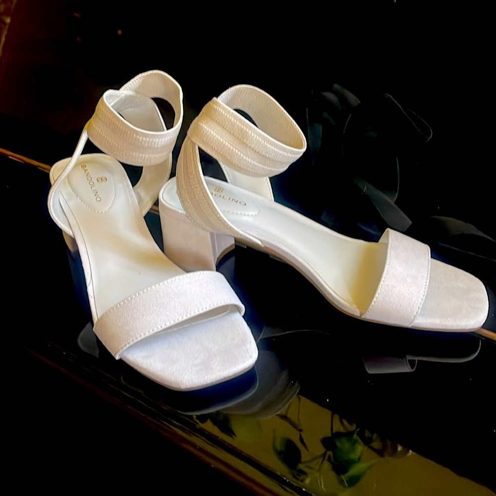Bandolino cream colored  2” heel sandals with strap size 6.5